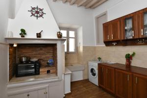 A kitchen or kitchenette at 16thCentury