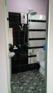 Ванна кімната в Paka Tamim Seaview Hotel