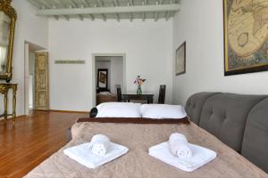 A bed or beds in a room at 16thCentury