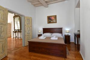 A bed or beds in a room at 16thCentury