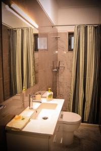 a bathroom with a white sink and a toilet at Domvs Gaia GHouse B&B in Vila Nova de Gaia