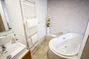 Un baño de Hotel Pod Věží