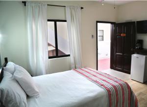 Ein Bett oder Betten in einem Zimmer der Unterkunft Jan's Hotel