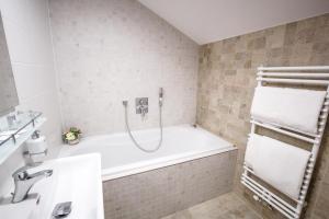 Un baño de Hotel Pod Věží