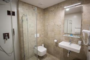 Un baño de Hotel Pod Věží