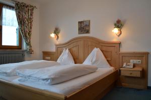Postel nebo postele na pokoji v ubytování Hotel Aurach + 35 fotografií