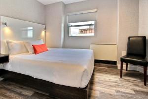 Ένα ή περισσότερα κρεβάτια σε δωμάτιο στο Hotel Classique