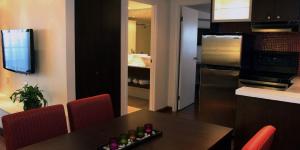 Η κουζίνα ή μικρή κουζίνα στο Hotel Classique
