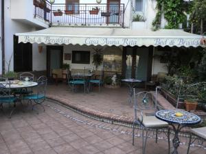 Um restaurante ou outro lugar para comer em Bed & Breakfast Casa Anna Rita