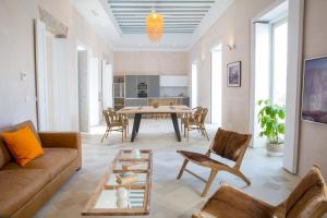 a living room with a couch and a table at Casa Plaza San Antonio in Cádiz