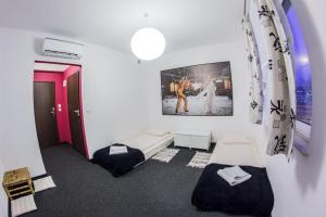 Łóżko lub łóżka w pokoju w obiekcie GarageHotel