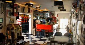 Posedenie v ubytovaní GarageHotel