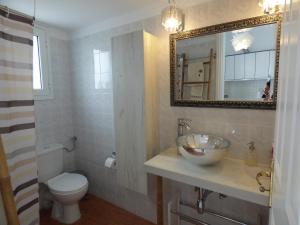 A bathroom at Nesaea Studio Még 37 kép