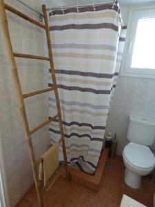 A bathroom at Nesaea Studio