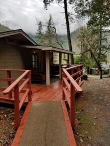 Gallery image of China Creek Cottages in Willow Creek