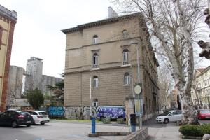 Budova, v ktorej sa apartmán nachádza
