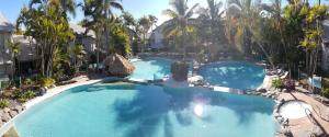 Bazén v ubytování The Islander Noosa Resort nebo v jeho okolí