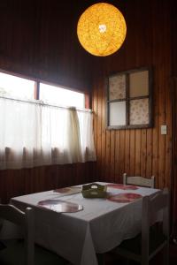 Restoran või mõni muu söögikoht majutusasutuses Cabañas Lomas del Lago
