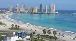 a view of a beach with a city and buildings at Depto. Nautilus Piso 11 in Iquique