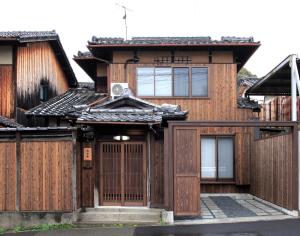 Foto da galeria de Kiyomizuan 清水庵 車庫2台可 ビフォアアフターの匠 坂田基禎さん改築の京町家 em Quioto