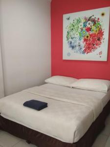 Łóżko lub łóżka w pokoju w obiekcie Maven Cilandak