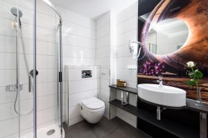 A bathroom at RQ Boutique & Unique Hotel