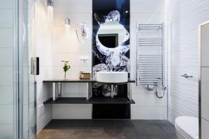 A bathroom at RQ Boutique & Unique Hotel
