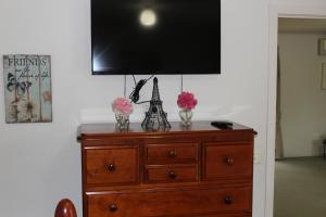 a dresser with a television on top of it at Australian Home Away Ringwood Bardia in Ringwood