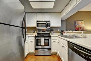 A cozinha ou kitchenette de Littlefield Lofts #506