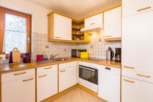 A kitchen or kitchenette at Haus Margit