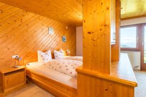 A bed or beds in a room at Haus Margit