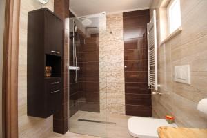 Kúpeľňa v ubytovaní Villa Hrustika - heated pool, jacuzzi & sauna