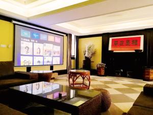 a living room with a television and a checkered floor at Hongcun Garden Villa Yododo Inn in Yi