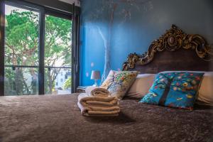a towel sitting on top of a bed with a window at Alojamientos Sueños de Ronda in Ronda