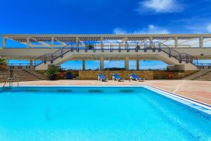Бассейн в Hotel Playa Victoria или поблизости