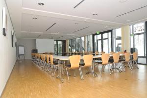 a conference room with a long table and chairs at Sporthotel Borussia Düsseldorf in Düsseldorf