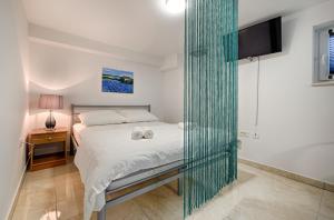 Postel nebo postele na pokoji v ubytování Cezar Luxury Apartment