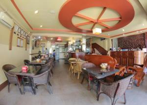 Restoran ili neka druga zalogajnica u objektu Golden Noura Villa-Pub & Restaurant