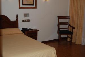 A bed or beds in a room at Hotel Heredero