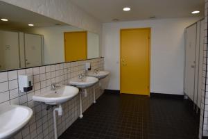 Baðherbergi á Saare Automatic Hostel