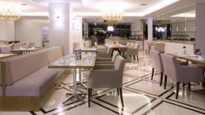 Un lugar para sentarse en Shakti Hotel Bandung