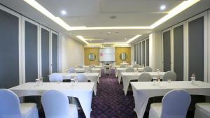 El área de trabajo o centro de convenciones de Shakti Hotel Bandung