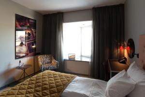 Un pat sau paturi într-o cameră la Clarion Hotel Örebro