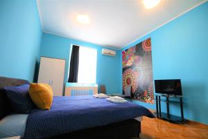 TV a/nebo společenská místnost v ubytování Hostel Fine + 37 fotografií
