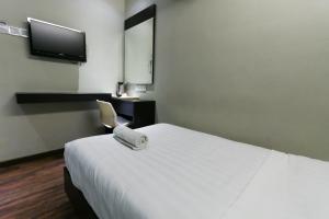 Televiisor ja/või meelelahutuskeskus majutusasutuses Hotel 99 Bandar Klang (Meru)