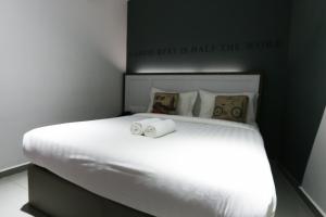 Postel nebo postele na pokoji v ubytování Hotel 99 Kota Kemuning