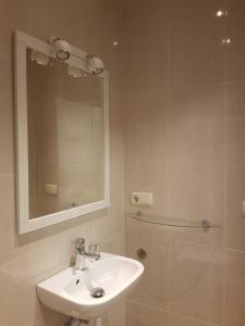 Gallery image of Pensi&oacute;n Atxiki in San Sebasti&aacute;n