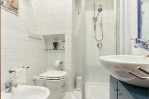 A bathroom at Enchanting loft in Trastevere