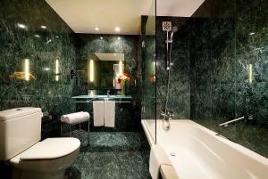 Ein Badezimmer in der Unterkunft Eurostars Lisboa Parque
