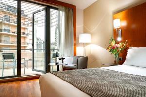 a bedroom with a large bed and a large window at Eurostars Lisboa Parque in Lisbon